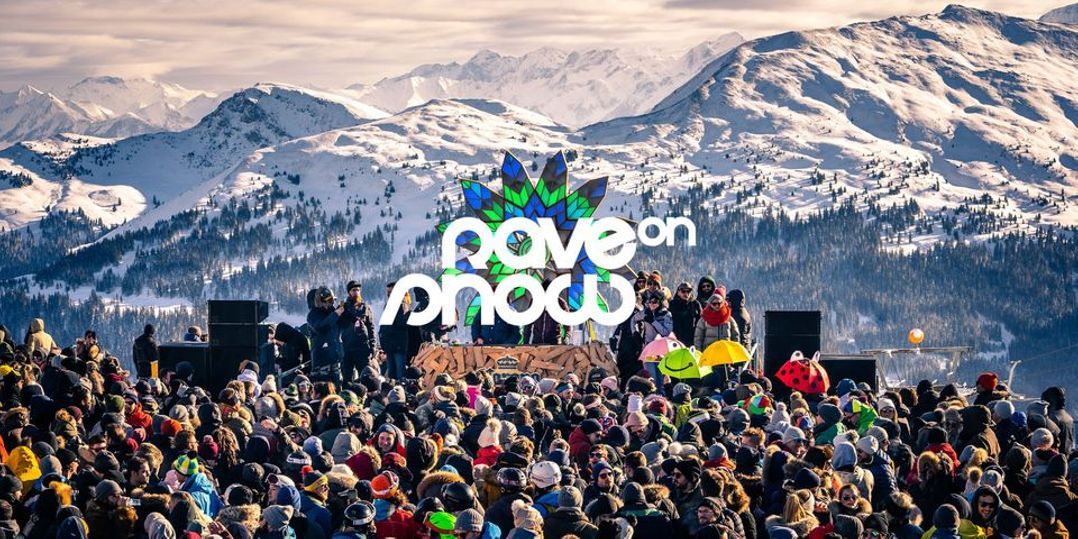 Rave On Snow | Weekend Rave On Snow | Weekend Logo